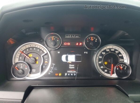 1C6RR7VT9JS306006 2018 RAM 1500 Black ხელსაწყოთა პანელის ხედი