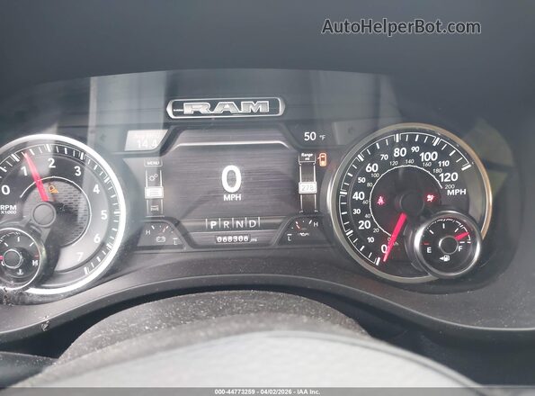 1C6RRFFG8LN413481 2020 RAM 1500 Синий Вид задних сидений