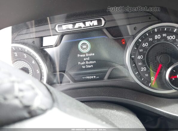 1C6SRFFP4TN254850 2026 RAM 1500 Gray Widok tylnych siedzeń