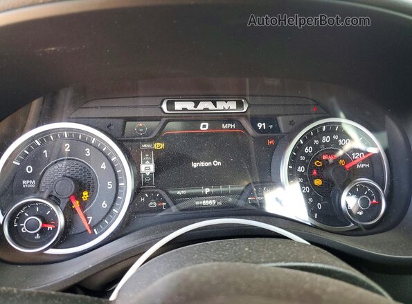 1C6SRFFPXTN165641 2026 RAM 1500 Charcoal Widok zestawu wskaźników