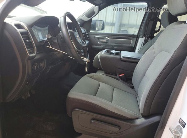 1C6SRFFT1PN581452 2023 RAM 1500 White Widok wnętrza z przodu