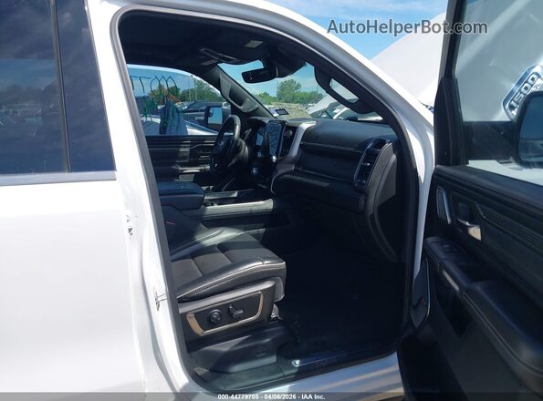 1C6SRFHT4KN775205 2019 RAM 1500 Белый Вид салона спереди