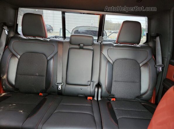 1C6SRFLT3NN391069 2022 RAM 1500 Gray Widok tylnych siedzeń