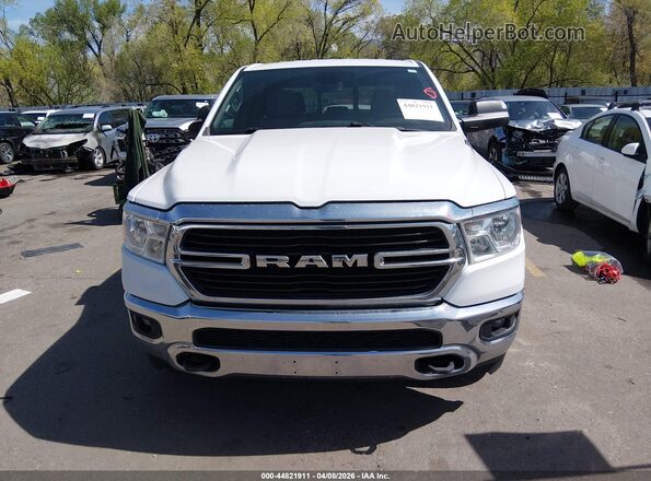 1C6SRFMT8MN549550 2021 RAM 1500 White Widok zestawu wskaźników