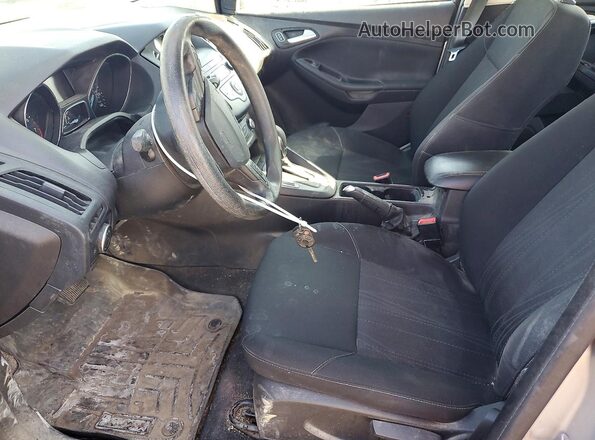 1FADP3F26JL233930 2018 FORD FOCUS Серебряный Вид салона спереди