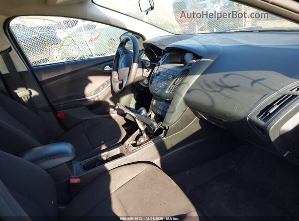 1FADP3F26JL301823 2018 FORD FOCUS Черный Вид салона спереди