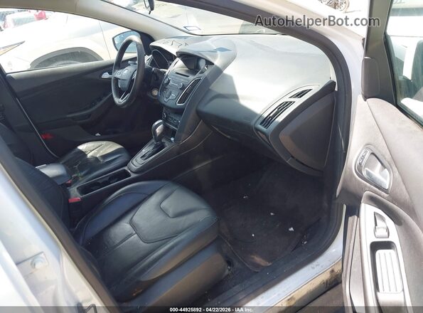 1FADP3F28GL376306 2016 FORD FOCUS Белый Вид салона спереди