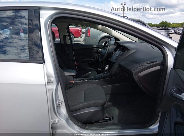 1FADP3F29GL341001 2016 FORD FOCUS Серебряный Вид салона спереди