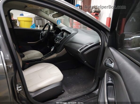 1FADP3J22GL218132 2016 FORD FOCUS Gray Widok wnętrza z przodu