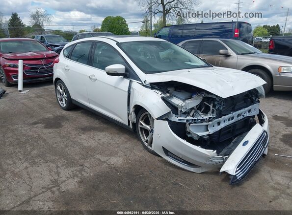 1FADP3N27GL377142 2016 FORD FOCUS Белый Передняя правая четверть