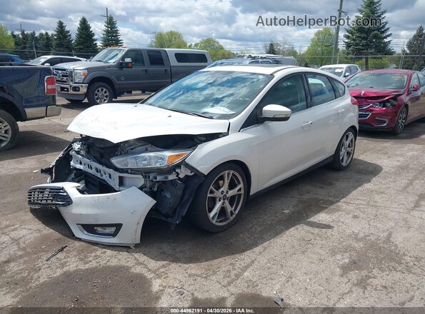 1FADP3N27GL377142 2016 FORD FOCUS Белый Передняя левая четверть