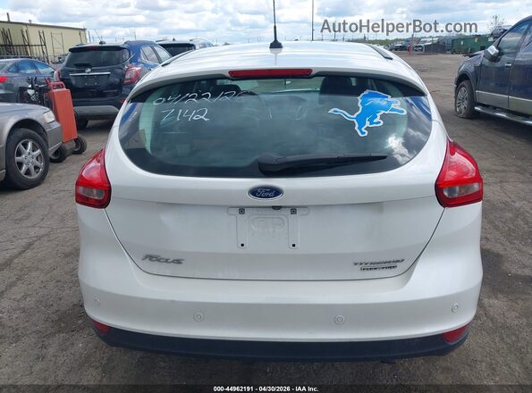 1FADP3N27GL377142 2016 FORD FOCUS Белый 