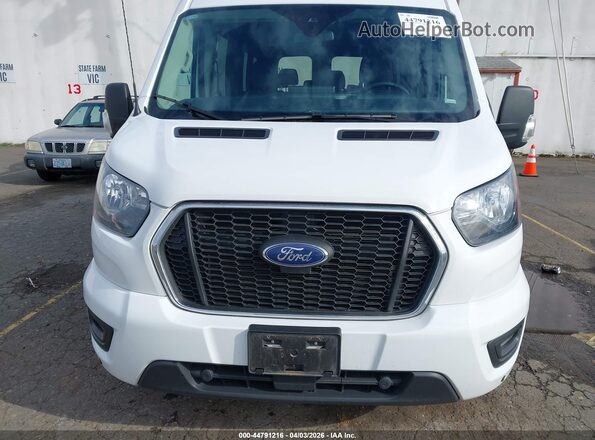 1FBAX2C87RKA46637 2024 FORD PASSENGER White Widok z przodu