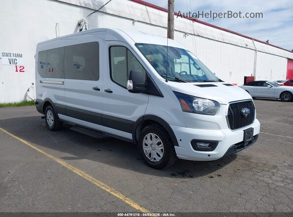 1FBAX2C87RKA46637 2024 FORD PASSENGER White Przód prawy