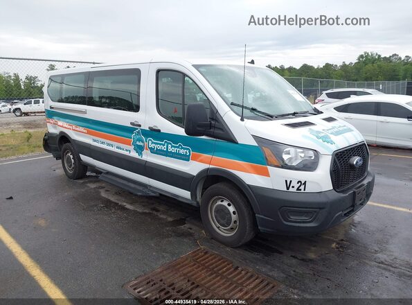 1FBAX2Y85RKA99703 2024 FORD PASSENGER Белый Передняя правая четверть