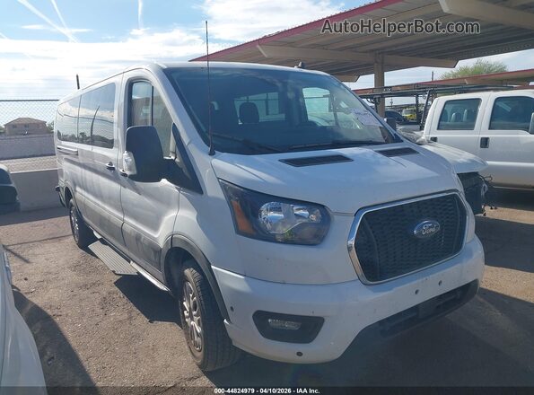 1FDAX2Y87RKA12634 2024 FORD PASSENGER Белый Передняя правая четверть