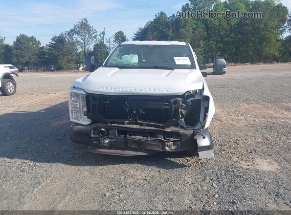 1FDBF2AAXREF85918 2024 FORD F-250 White Widok wnętrza z tyłu