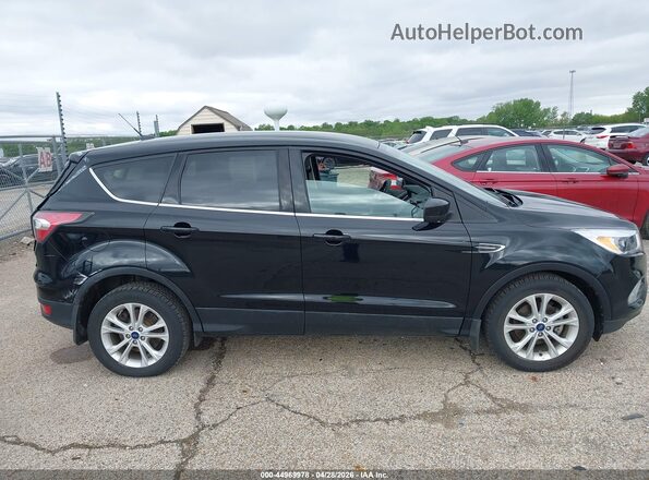 1FMCU0GD0HUB21685 2017 FORD ESCAPE Черный Вид задней части салона