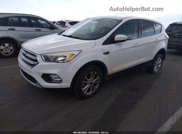 1FMCU0GD0HUE39953 2017 FORD ESCAPE White Przód lewy