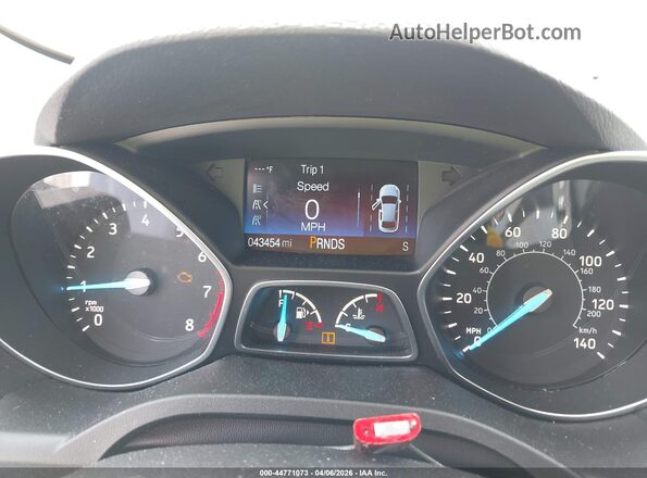 1FMCU0GD2JUD06763 2018 FORD ESCAPE White Widok tylnych siedzeń