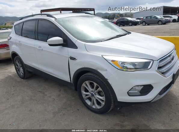 1FMCU0GD3JUB28796 2018 FORD ESCAPE White Front right