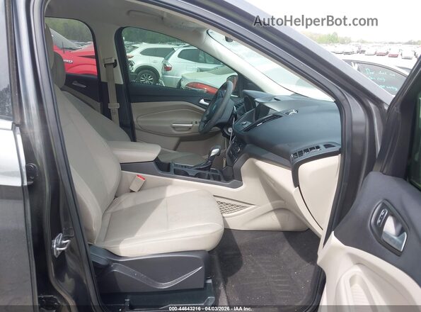 1FMCU0GD4JUD33754 2018 FORD ESCAPE Gray Widok wnętrza z przodu