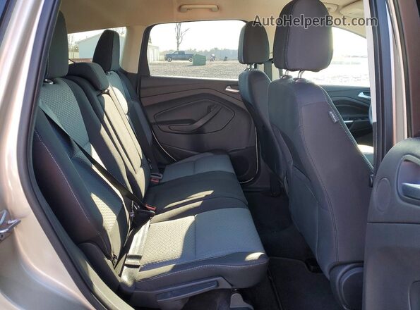 1FMCU0GD8HUB59407 2017 FORD ESCAPE Gold Vista interior trasera