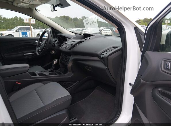 1FMCU9GD0JUC38774 2018 FORD ESCAPE Белый Вид салона спереди