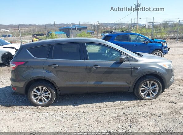 1FMCU9GD3HUD82491 2017 FORD ESCAPE Gray Widok wnętrza z tyłu