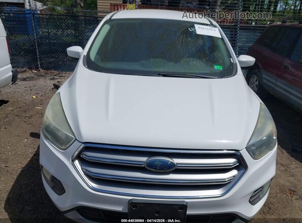 1FMCU9GD6HUB68143 2017 FORD ESCAPE Белый Вид щитка приборов