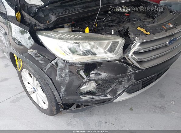 1FMCU9GD7HUD66763 2017 FORD ESCAPE Черный Вид спереди