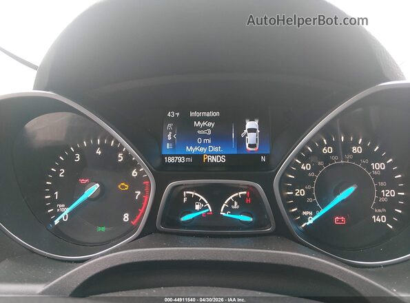 1FMCU9GD8HUD53536 2017 FORD ESCAPE White Widok tylnych siedzeń