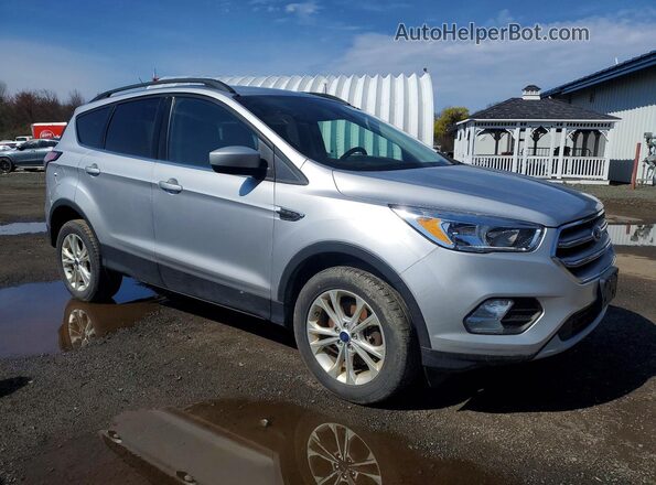 1FMCU9GD8JUC88788 2018 FORD ESCAPE Серебряный Передняя правая четверть