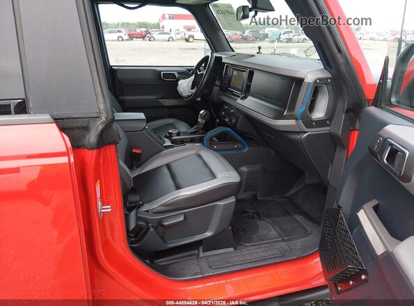 1FMEE5DP0PLB96568 2023 FORD BRONCO Red Widok wnętrza z przodu