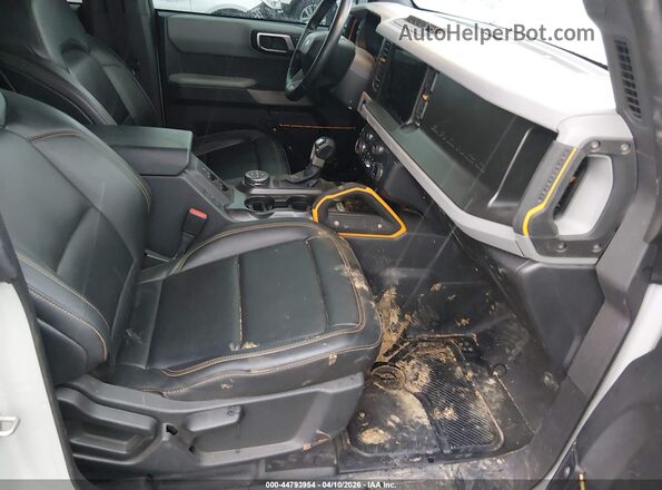 1FMEE5DPXPLB38080 2023 FORD BRONCO Cream Widok wnętrza z przodu
