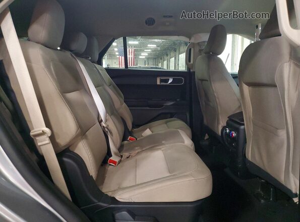 1FMSK8BH3MGA87602 2021 FORD FORD EXPLORER Silver Vista interior trasera
