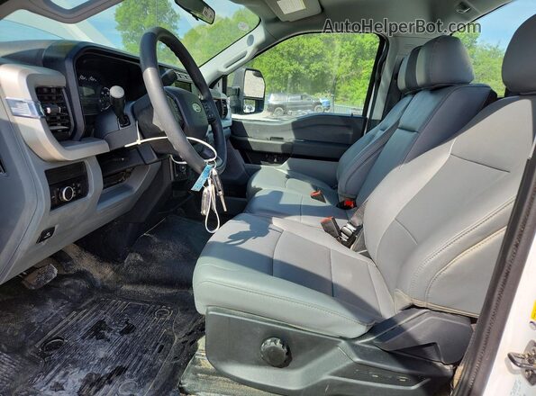 1FTBF2BA4REC60247 2024 FORD F250 Белый Вид салона спереди