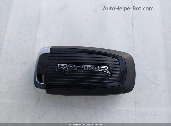 1FTER4LR0SLE37656 2025 FORD RANG Зеленый Вид панели приборов