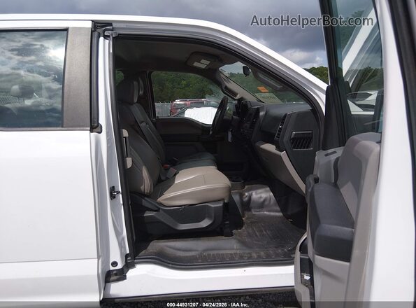 1FTEX1C86HFC38386 2017 FORD F150 Белый Вид салона спереди