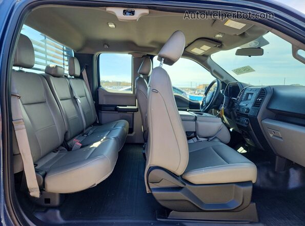 1FTEX1CP8JKC68056 2018 FORD F150 Blue Widok tylnych siedzeń