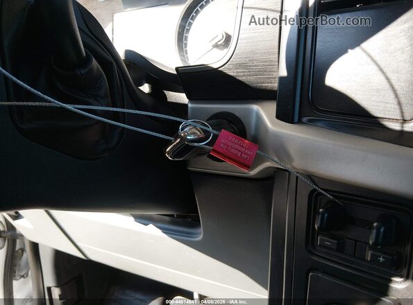 1FTMF1CB2NKD77119 2022 FORD F150 Белый Вид панели приборов