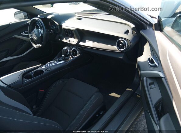 1G1FB3DX7P0156763 2023 CHEVROLET CAMARO Silver Widok wnętrza z przodu