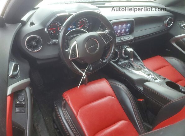 1G1FD3DX6M0138552 2021 CHEVROLET CAMARO Белый Вид панели приборов