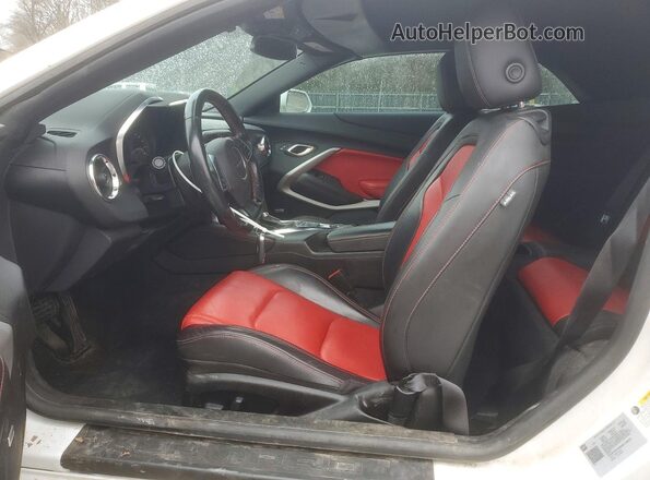 1G1FD3DX6M0138552 2021 CHEVROLET CAMARO Белый Вид салона спереди