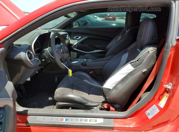 1G1FF1R76P0104073 2023 CHEVROLET CAMARO Красный Вид салона спереди
