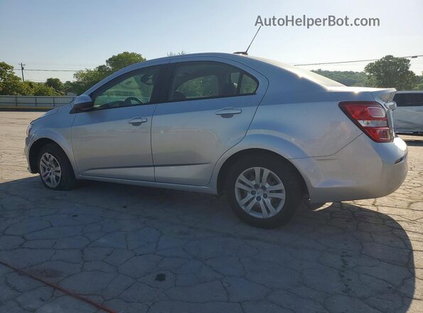 1G1JB5SH1J4112291 2018 CHEVROLET SONIC Серебряный Задняя левая четверть