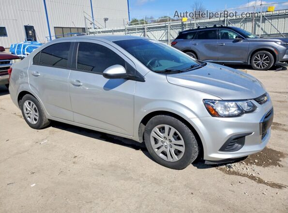 1G1JB5SH5J4133080 2018 CHEVROLET SONIC Серебряный Передняя правая четверть