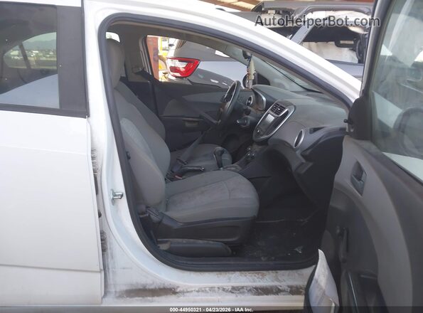 1G1JB5SH8H4154760 2017 CHEVROLET SONIC White Вид салону спереду