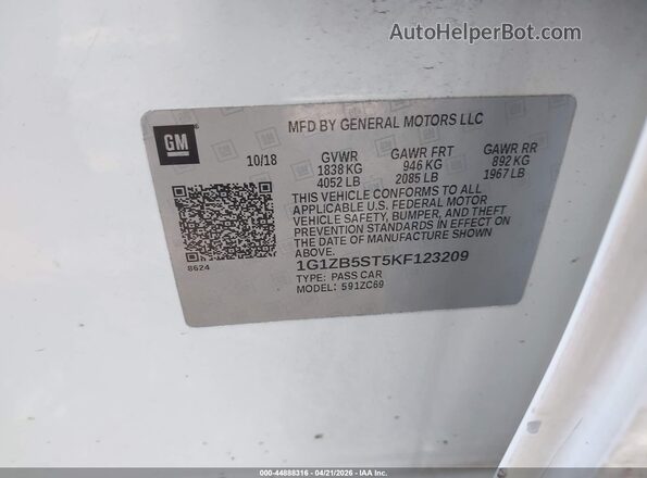 1G1ZB5ST5KF123209 2019 CHEVROLET MALIBU Белый Вид подкапотного пространства