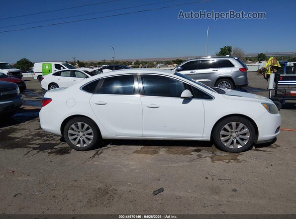 1G4P15SK3H4101170 2017 BUICK VERANO White Widok wnętrza z tyłu